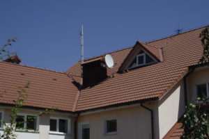 Создание молниезащиты частного дома с крышей из металлочерепицы