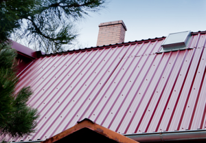 Как подобрать толщину профнастила для крыши, и какой она бывает